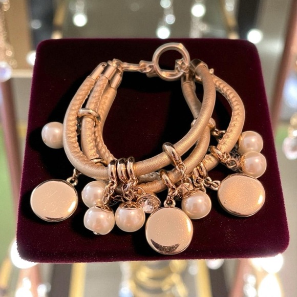 Time and Tru Jewelry - Time and Tru Elegant Gold and Pearl Charm Bracelet-EUC